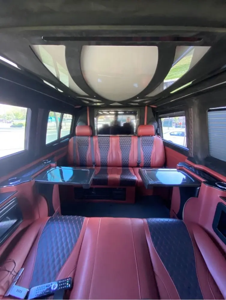 VIP transfer aracının konforlu iç mekânı